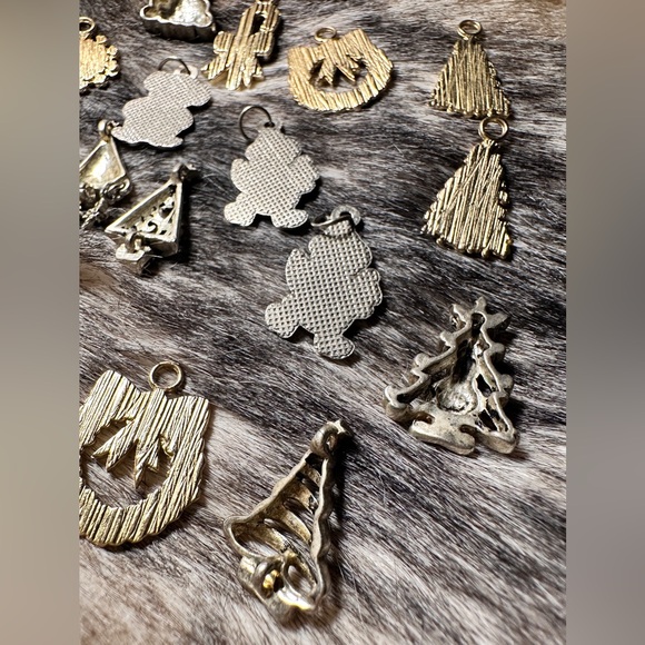 Set of 20 Holiday Jewelry Pendant Charms - Picture 6 of 9